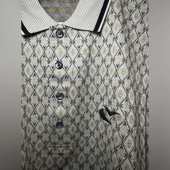 Descente grey and black patterned luxury golf shirt NWT - Picture 3 of 7